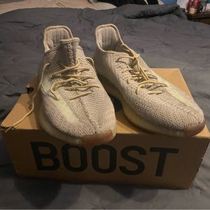 YEEZY BOOST 350 V2 “CITRIN” Size 11.5 (Replacement Laces)